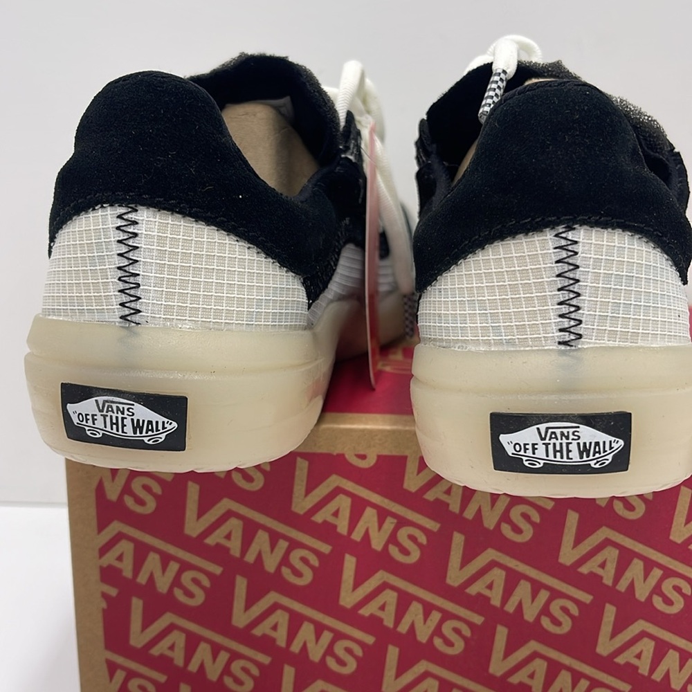 Vans WMNS Ultimatewaffle Checkers White/Black
VN0007NJYB2 Sneakers - Picture 13 of 16